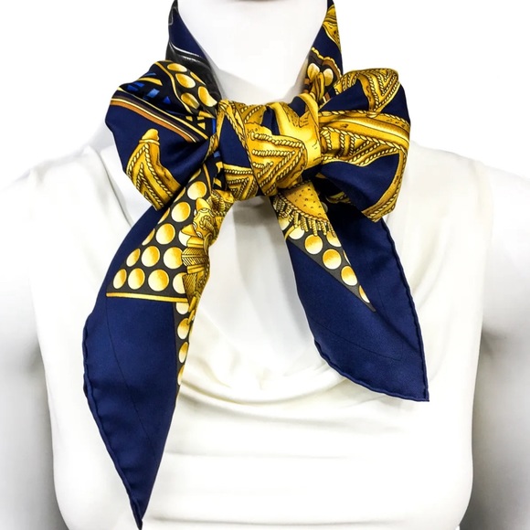 Hermès Scarf “L'or des Chefs” Navy & Gold 100% Silk Scarf ~ RARE! ~ Includes Box - Picture 11 of 16